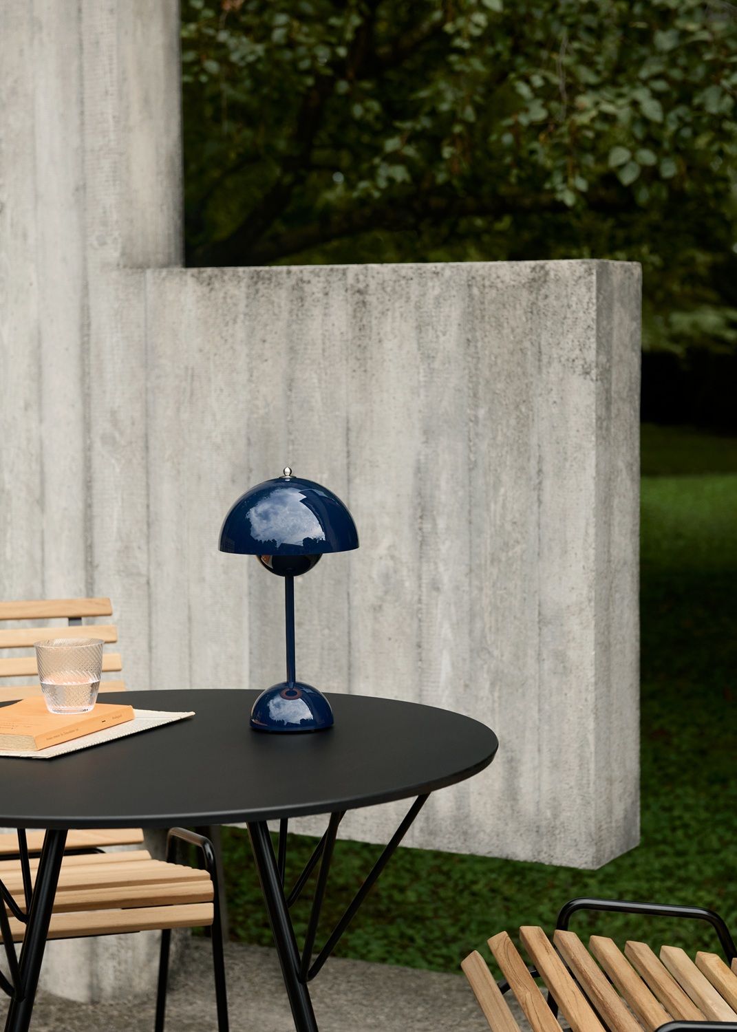 Flowerpot VP9 Portable Akkuleuchte / Tischleuchte mit USB AndTradition