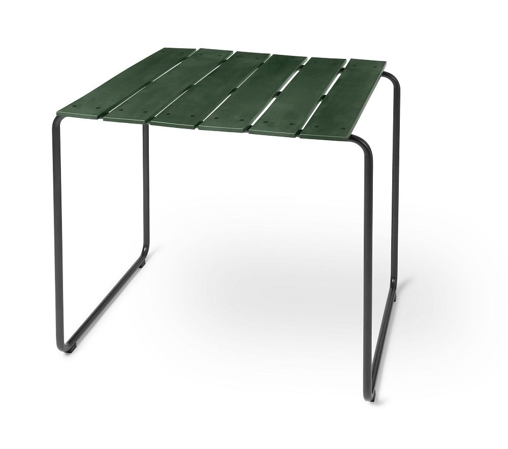 Grüner Ocean Table Outdoor Tisch für 2 Personen mit Lattenrost und schwarzem Gestell.