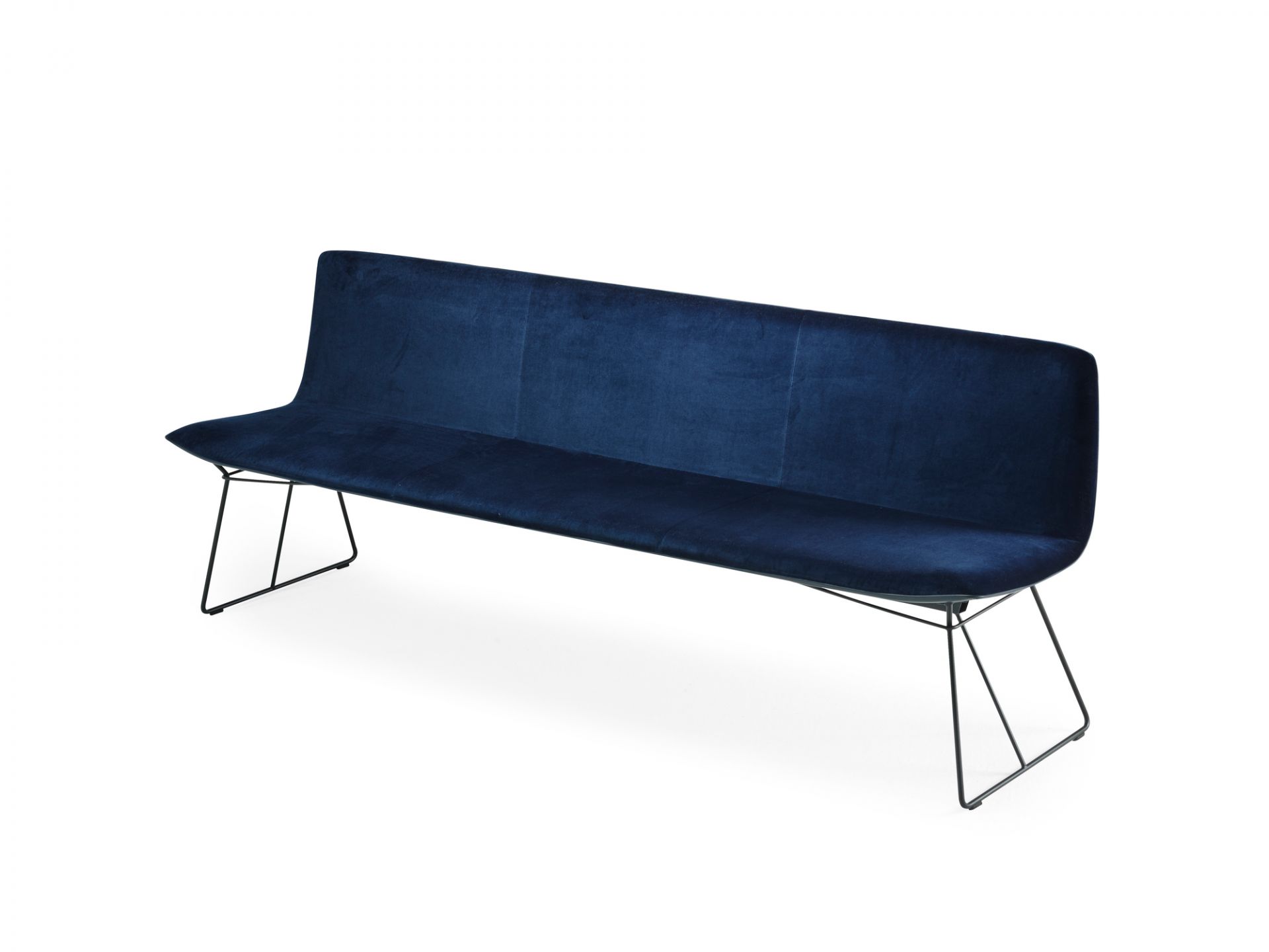 Blaue Amelie Bank von Freifrau Manufaktur mit schwarzem Metallgestell, ideal für Esszimmer und Wohnbereich.