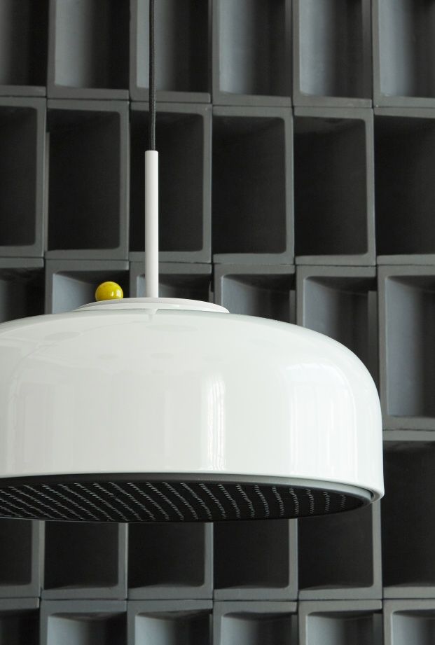 Weiße Podgy Pendelleuchte von Please Wait to be Seated, modernes Design mit Dimmer.