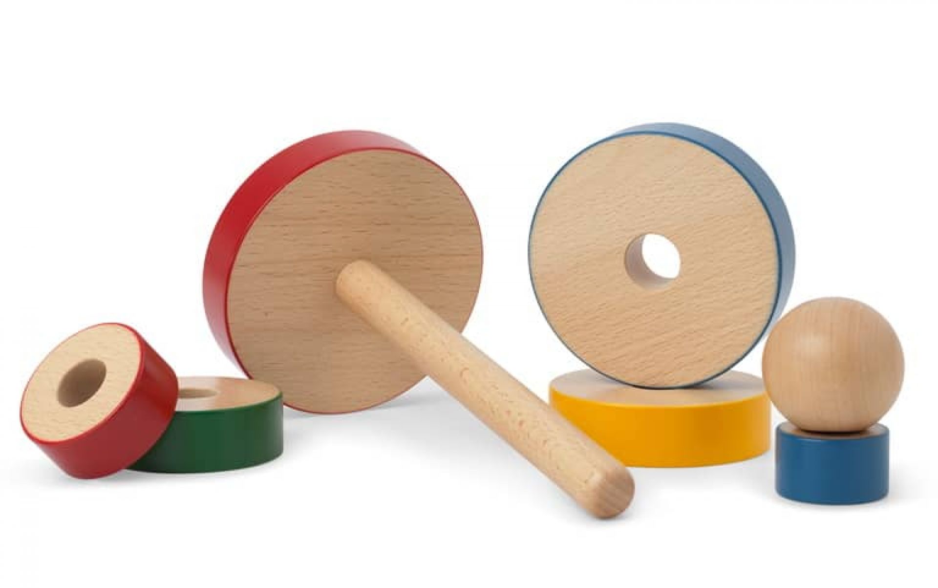 Kay Bojesen Stabelturm: Holzspielzeug mit farbigen Ringen und Kugel zum Stapeln und Spielen.