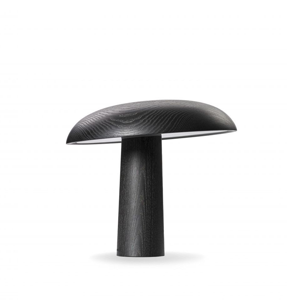 Schwarze ClassiCon Forma Tischleuchte: Moderne Designlampe aus Holz für stimmungsvolle Beleuchtung.