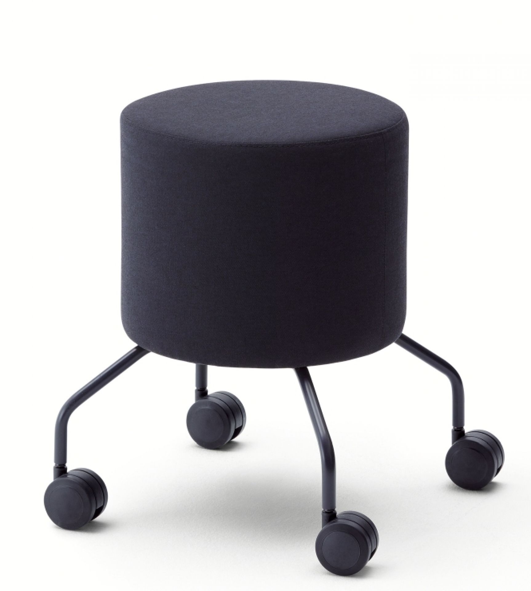 Schwarzer Drop Hocker auf Rollen von Cor, runder Sitzhocker mit Rollen, modernes Design.