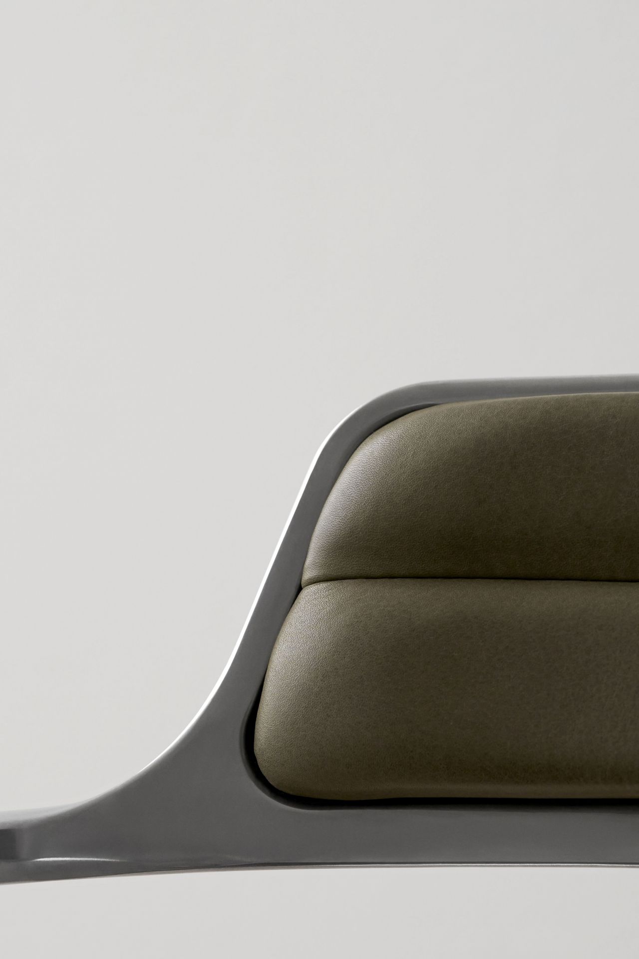 VIPP452 Swivel Stuhl mit Gleitern grünes Leder Vipp