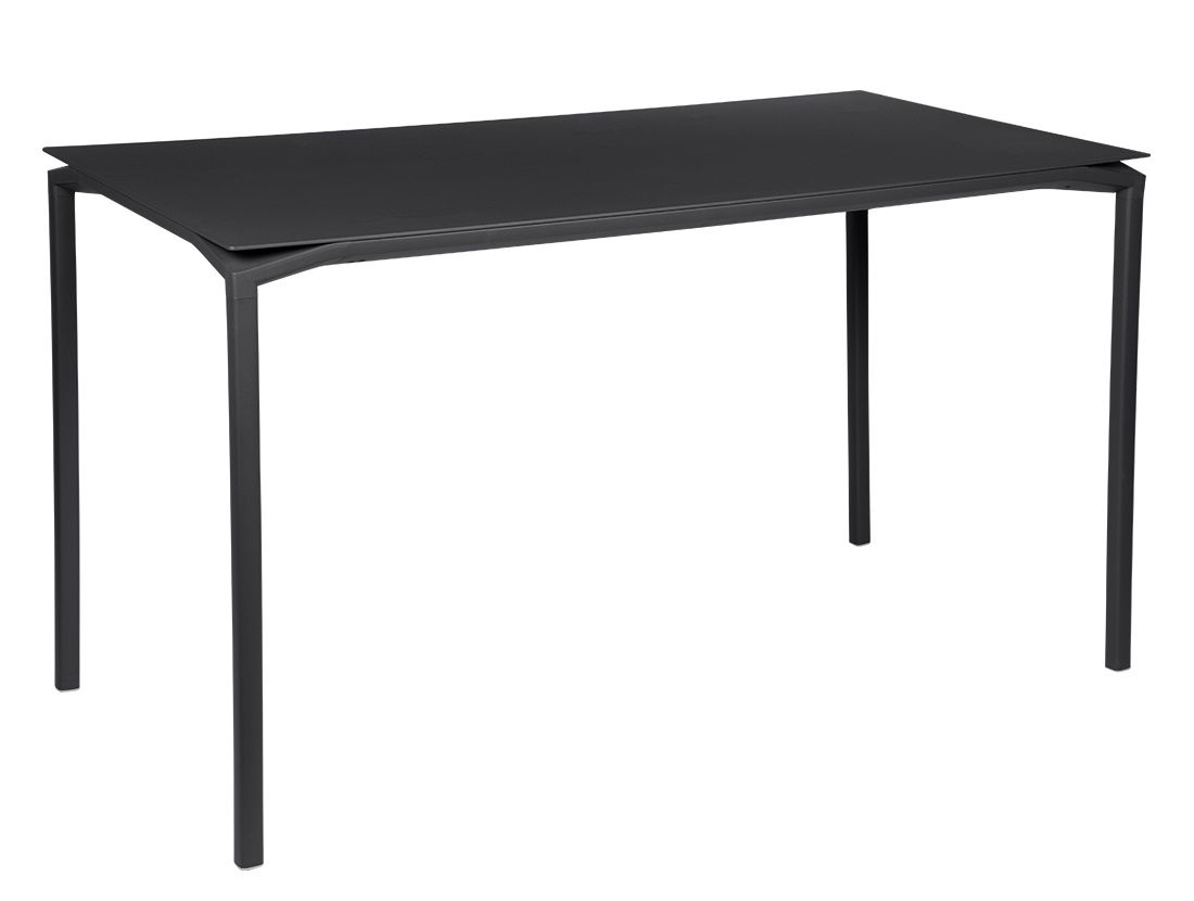 Schwarzer Calvi Tisch von Fermob für den Außenbereich, moderner Gartentisch mit minimalistischem Design.