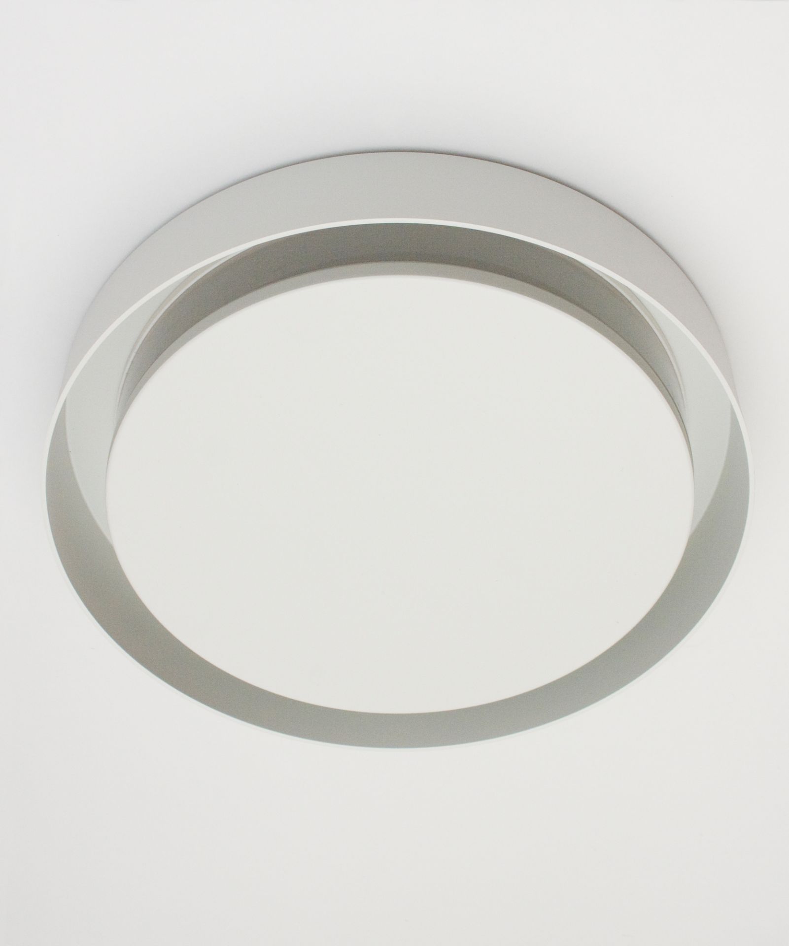 Amigo Deckenleuchte von Santa & Cole, runde LED-Leuchte für den Außenbereich, Detailansicht.