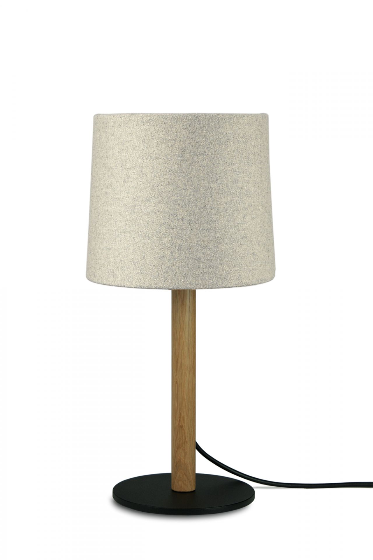 Miyu 45 Tischleuchte: Moderne Lampe mit Eichenholzfuß und naturweißem Filzschirm. Dekorative Beleuchtung für Wohnräume.