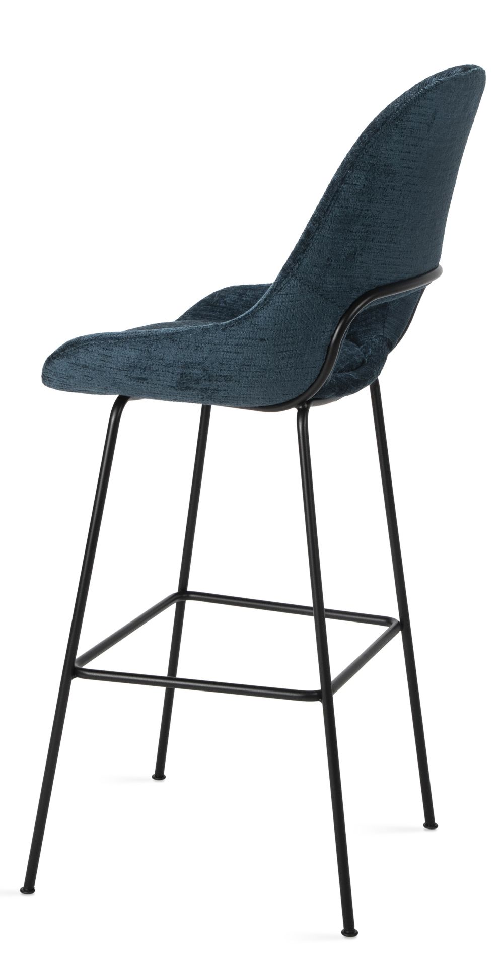 Theia Barhocker von Freifrau Manufaktur mit blauem Stoffbezug und schwarzem Metallgestell, Seitenansicht.