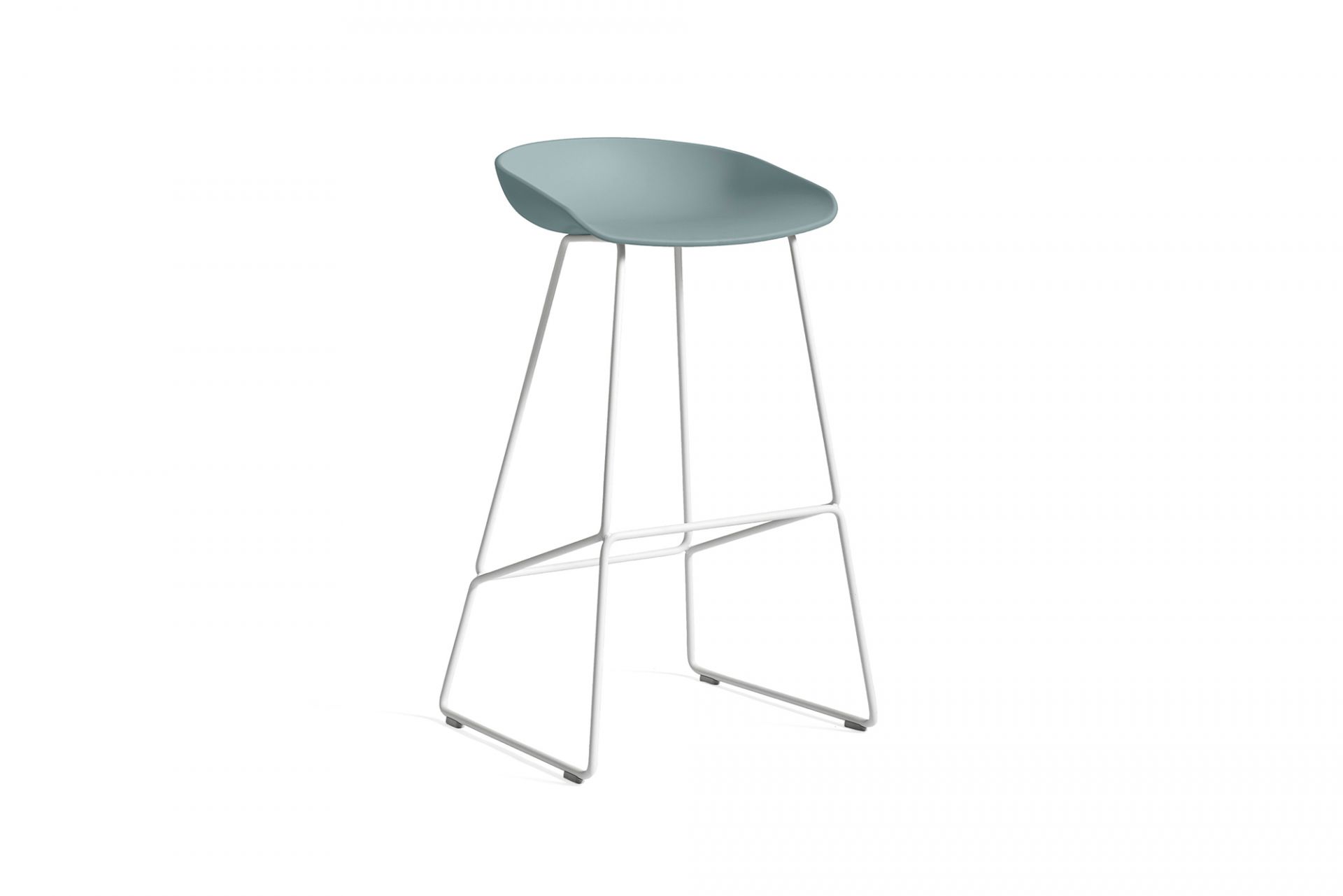 Blauer About a Stool AAS 38 Barhocker von Hay mit weißem Stahlgestell.