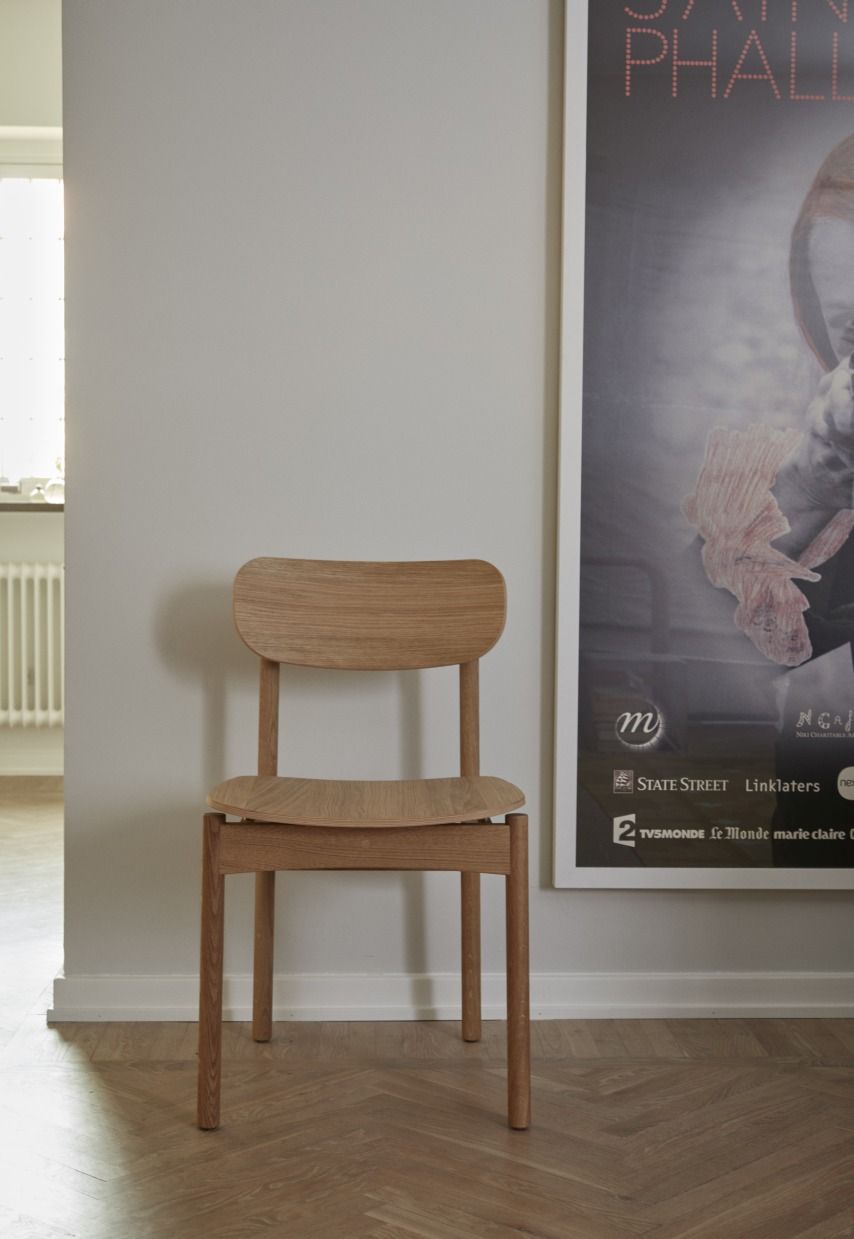 Vester Chair Stuhl von Skagerak by Fritz Hansen, Holzstuhl mit abgerundeter Rückenlehne.