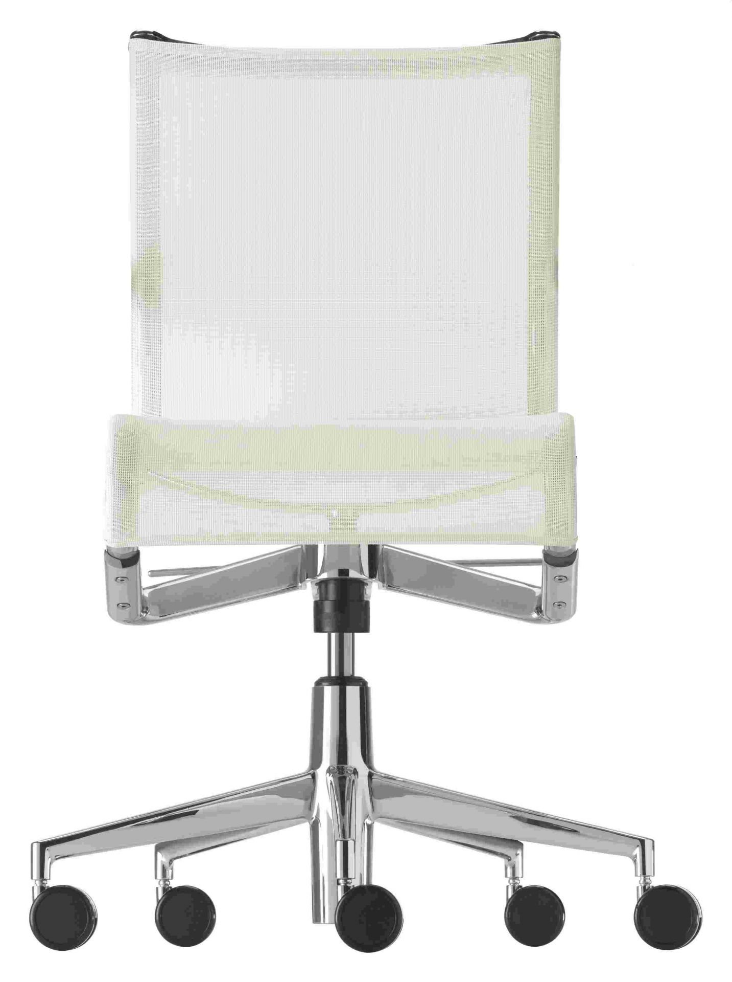 Rückansicht des Rollingframe Drehstuhls mit weißem Netzstoff und verchromtem Fußkreuz.