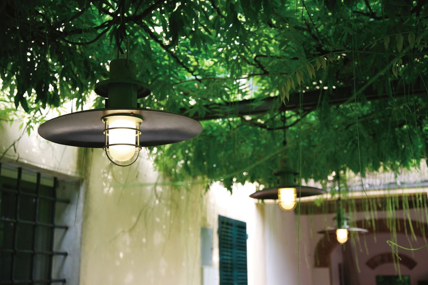 Martinelli Luce Polo Outdoor Pendelleuchte, weiße Hängelampe für den Garten, Außenbeleuchtung.