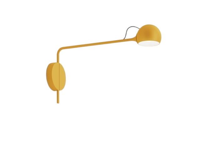 Gelbe Artemide Ixa Wandleuchte mit schwenkbarem Arm und runder Wandhalterung.
