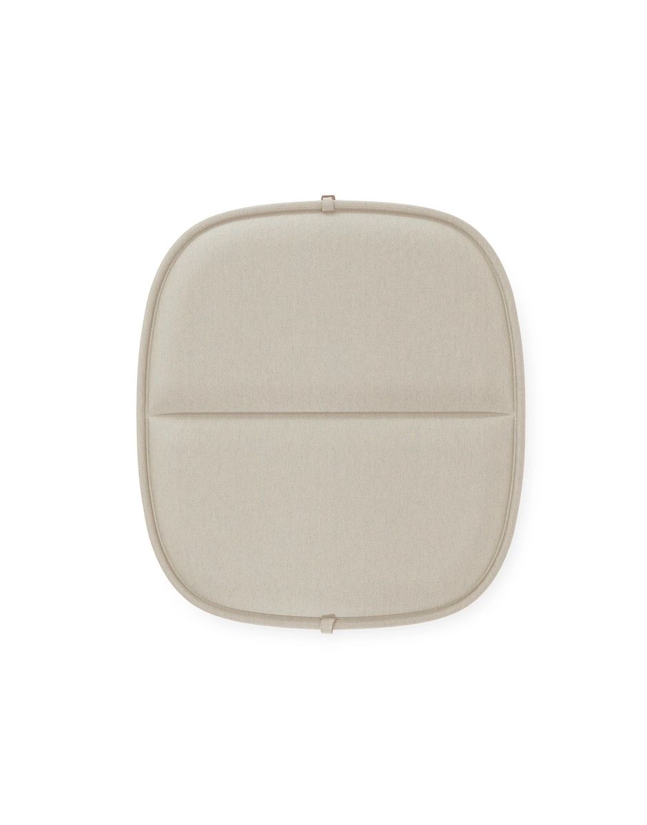 Beiges Hiray Sitzkissen für Kartell Sessel, Ansicht von oben, gesteppte Oberfläche, bequeme Sitzauflage.