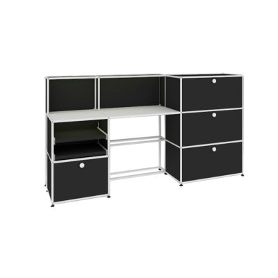 Schwarzer USM Haller Schreibtisch mit Regalen und Schubladen für einen modernen Arbeitsplatz.