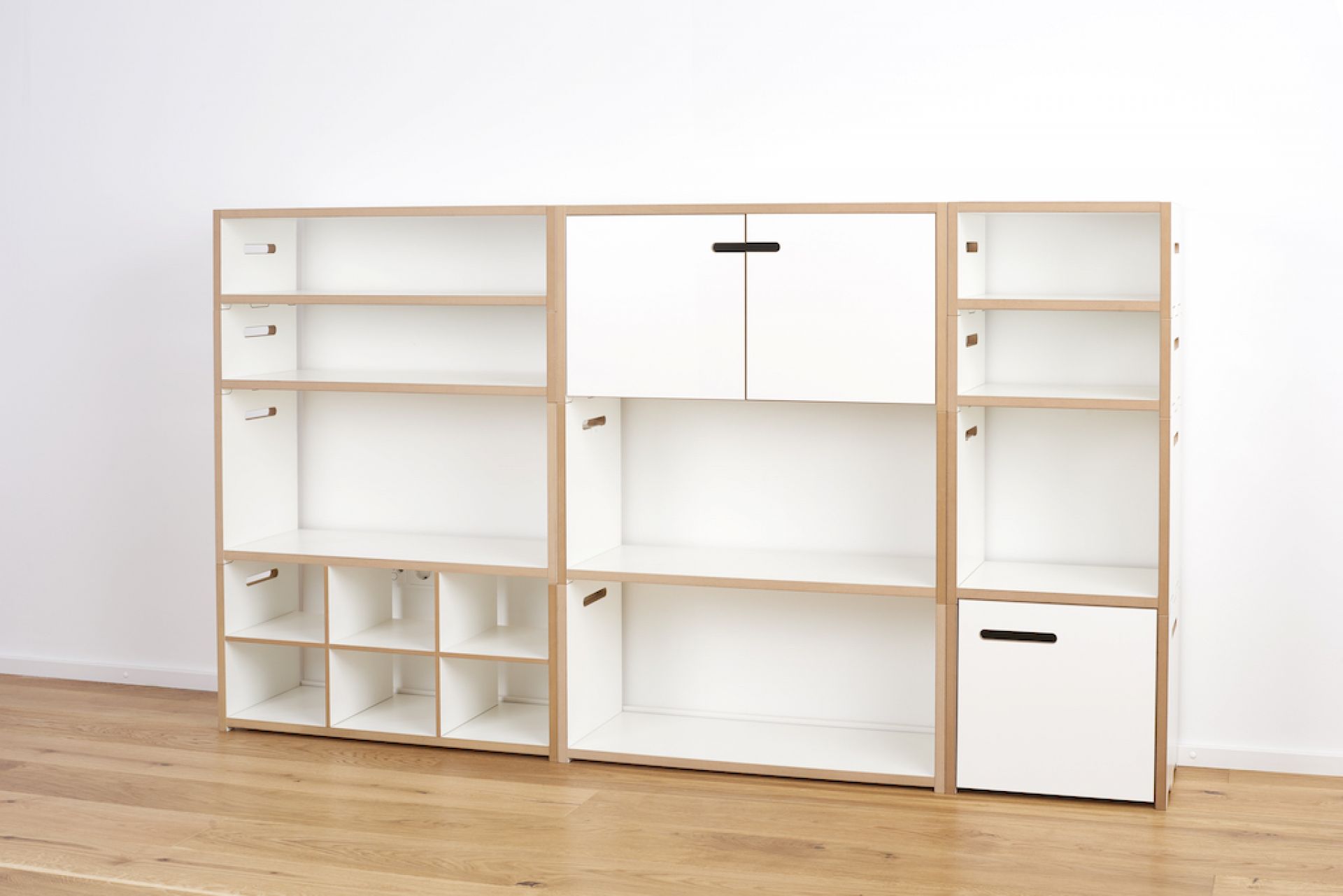 Tojo Halbstark Grundmodul mit Türe links Regalserie Tojo