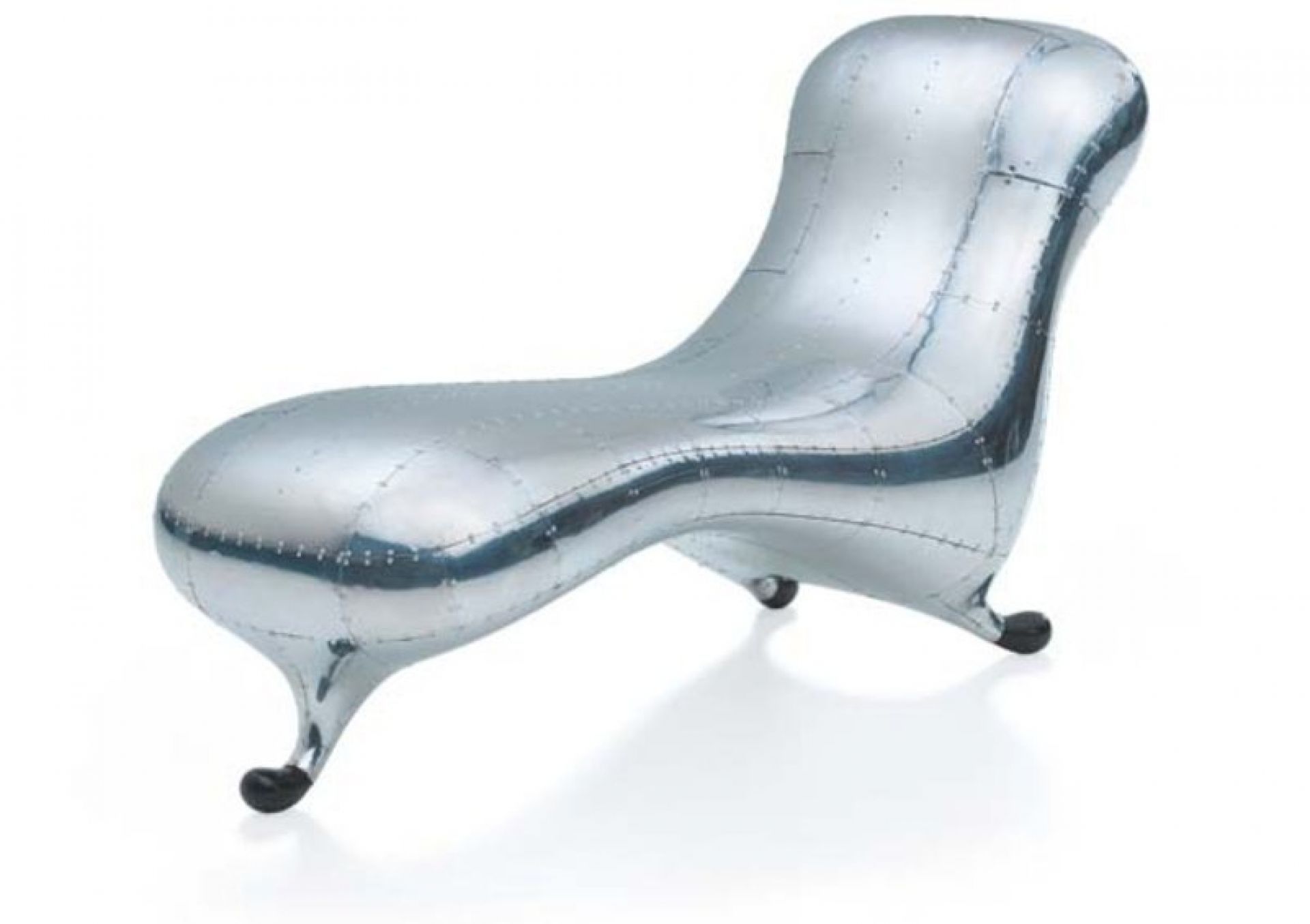 Silberne Lockheed Lounge Miniatur von Vitra, ein Designklassiker für modernes Wohnen.