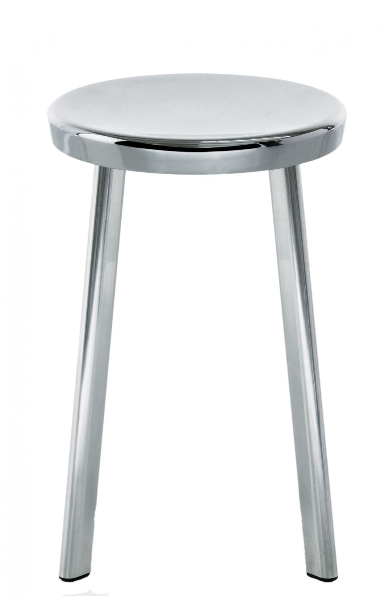 Déjà-vu Hocker von Magis: Silberner Barhocker mit runder Sitzfläche und drei Beinen.