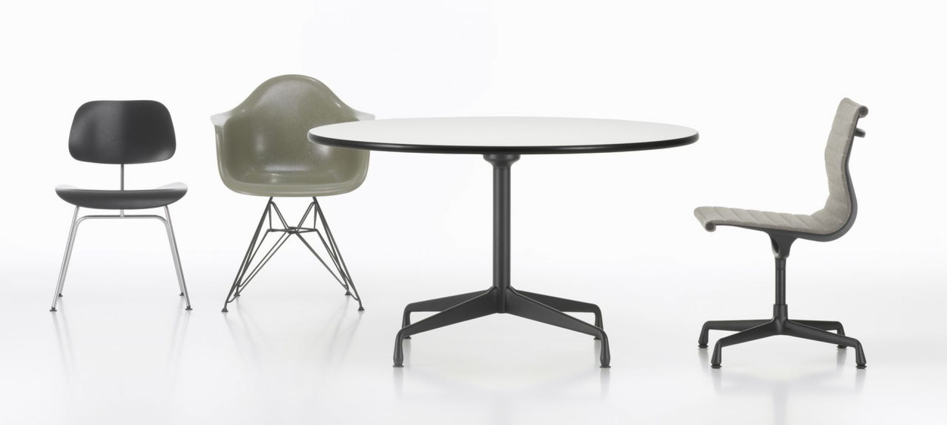 Eames Segmented Table Dining rund Esstisch Vitra mit Stühlen in verschiedenen Ausführungen.