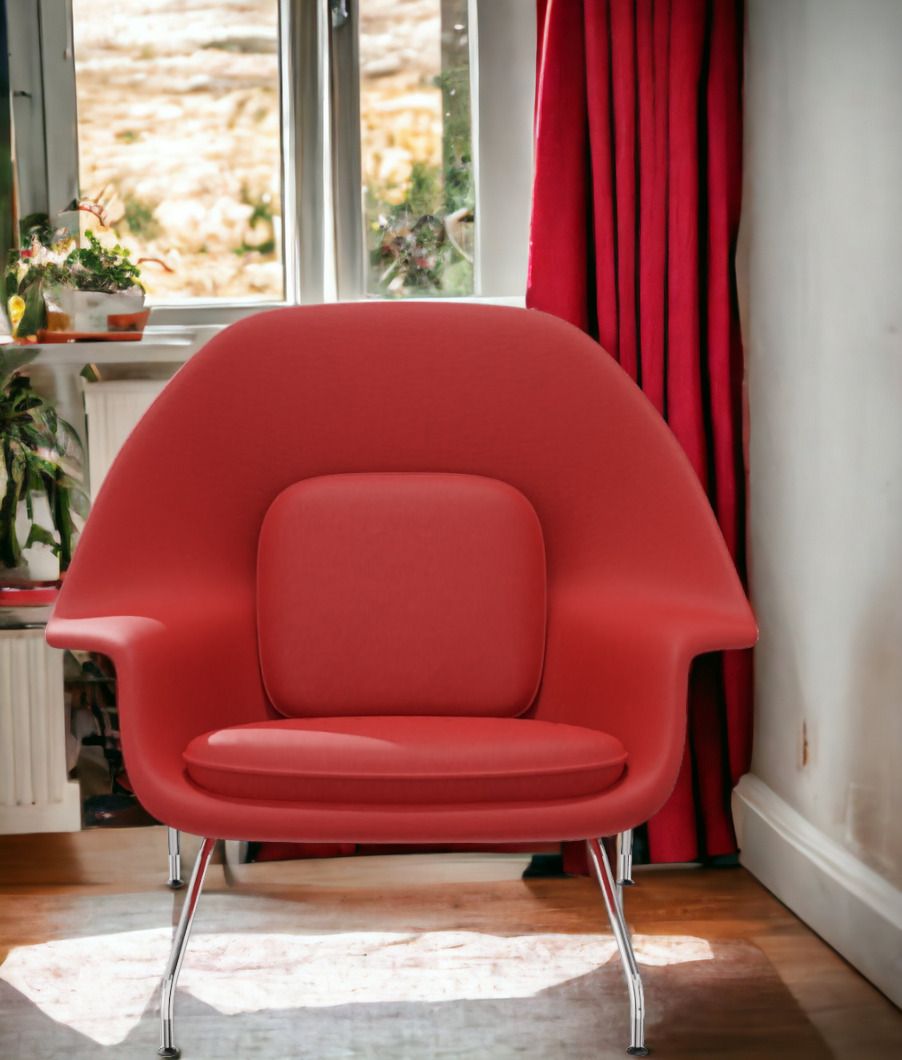 Roter Womb Chair Sessel von Knoll International mit Stahlbeinen vor Fenster und Vorhang.