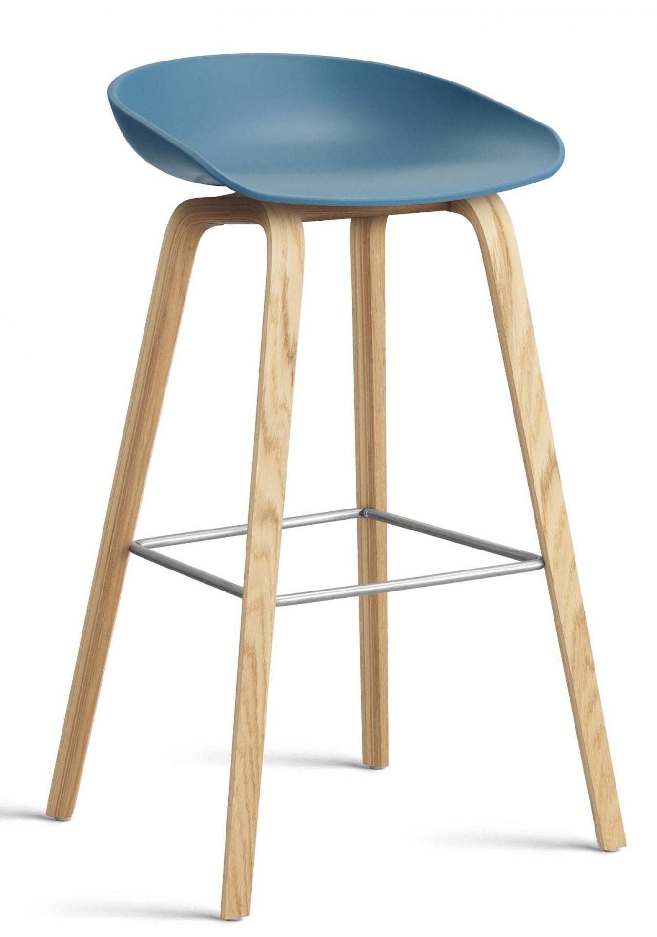 Hay About a Stool AAS32 Barhocker mit blauer Sitzschale und Holzgestell, ideal für die Küche.