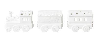 Weißes LED Lichtzug Set mit Rädern, Sternenmuster und Löchern für stimmungsvolle Beleuchtung.