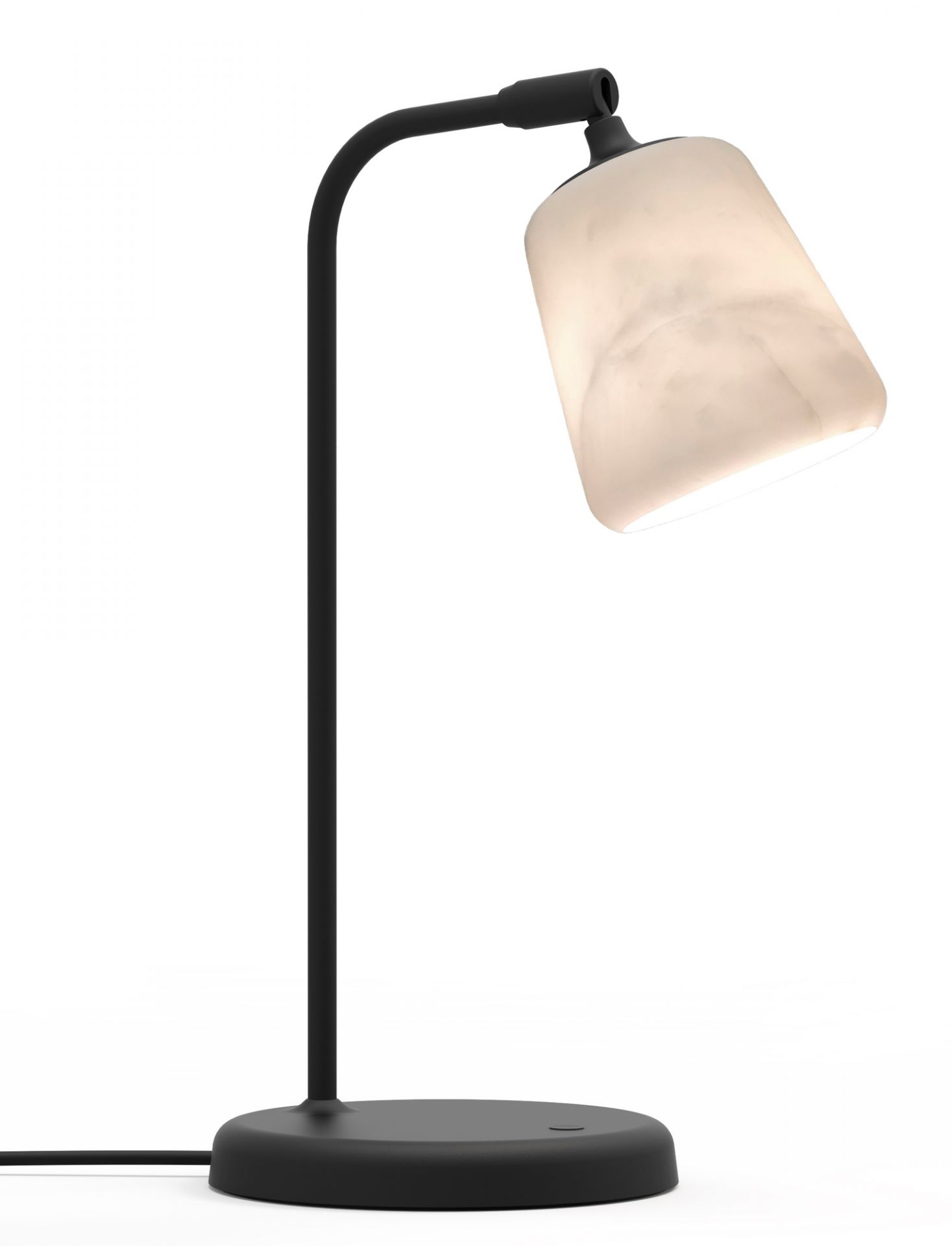 Material Table Lamp "The Black Sheep Edition" von New Works: Schwarze Tischleuchte mit marmoriertem Lampenschirm.