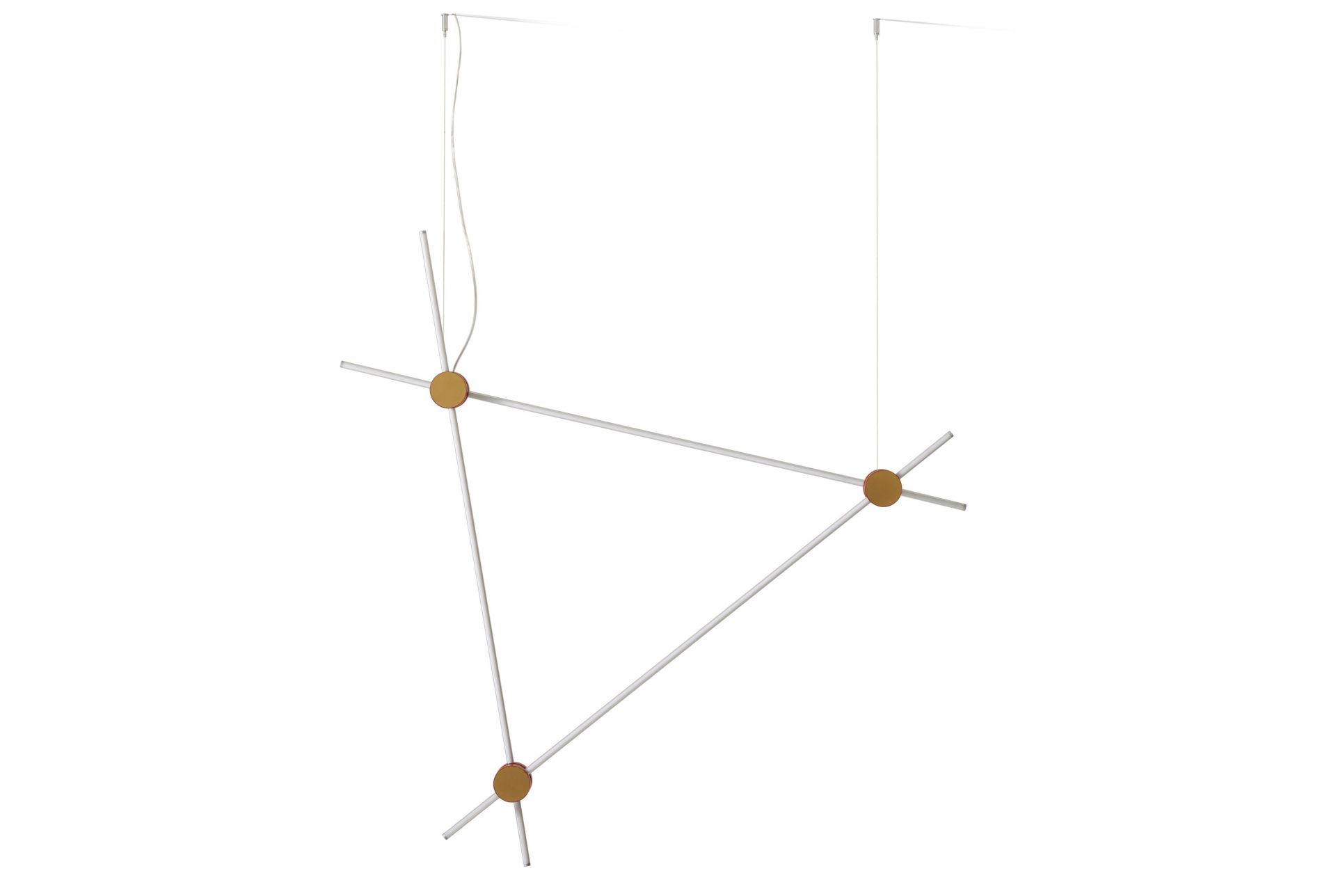 Eitie Triangle Pendelleuchte von Cassina: Moderne Hängeleuchte mit geometrischem Design und warmen Akzenten.