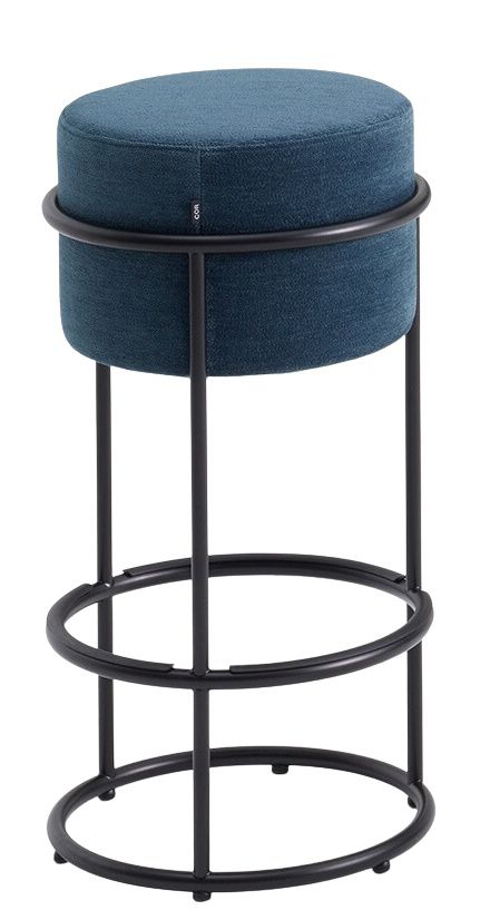 Blauer Drop Barhocker von Cor mit schwarzem Metallgestell für Küche oder Bar.
