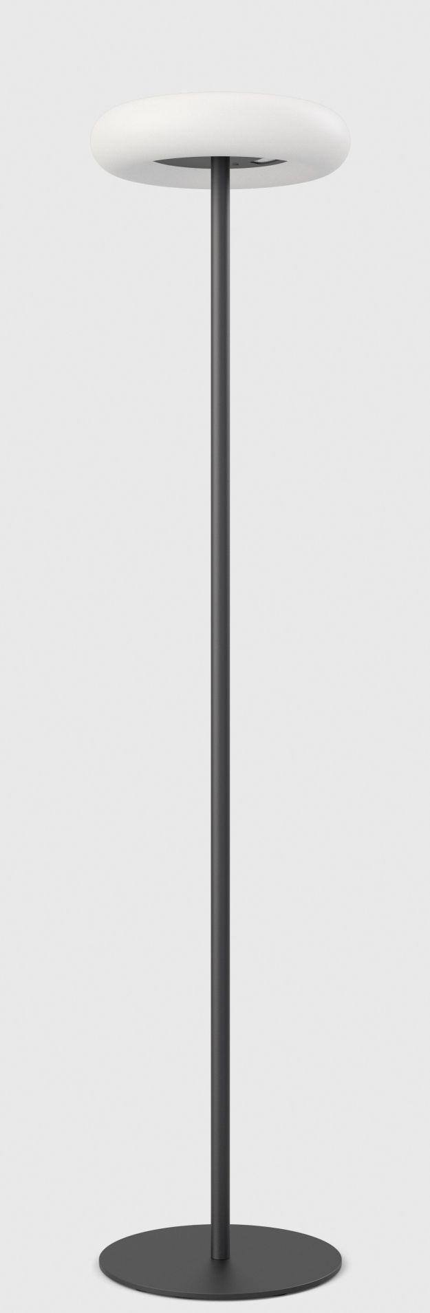 Schwarze Oto Stehleuchte von Belux mit rundem Fuß und hellem, weißem Licht (4000 K).