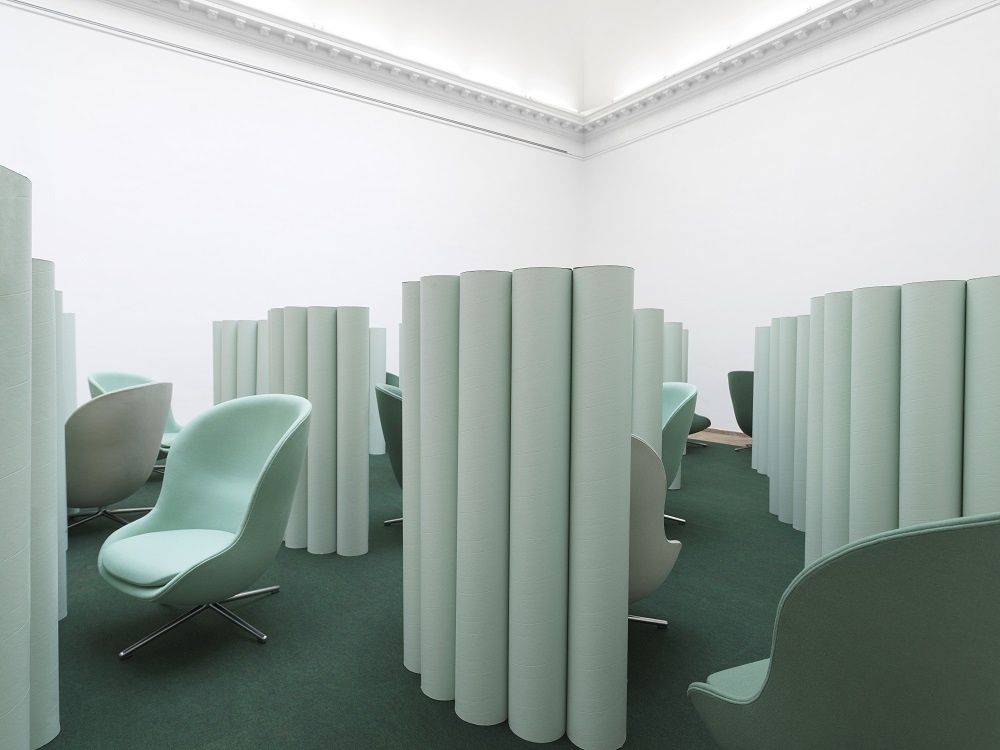 Hyg Lounge Chair High Swivel Sessel mit Drehgestell Normann Copenhagen