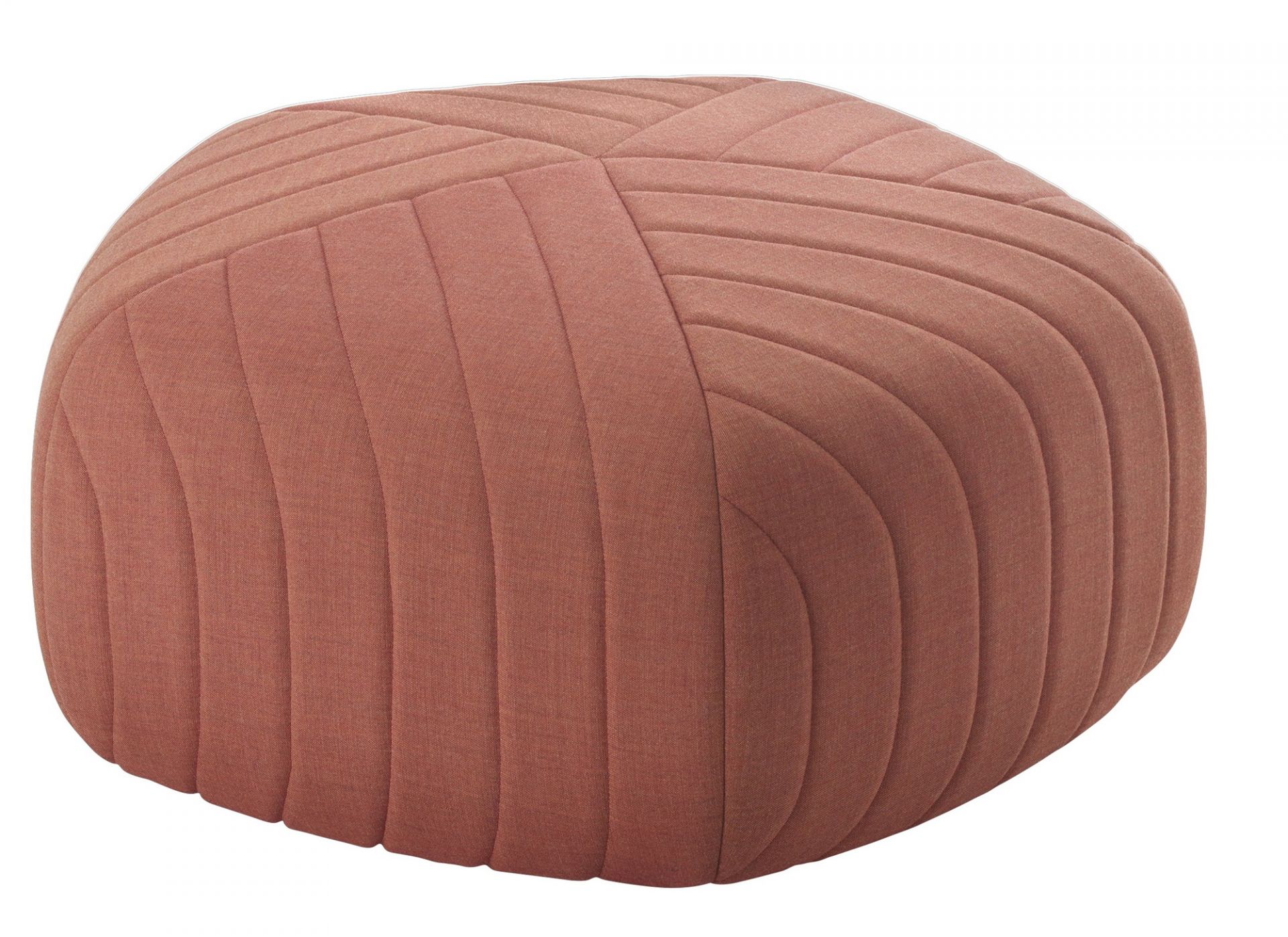 Nahaufnahme des Muuto Five Pouf Sitzkissens in groß, Farbe Rostrot, mit strukturierter Oberfläche.