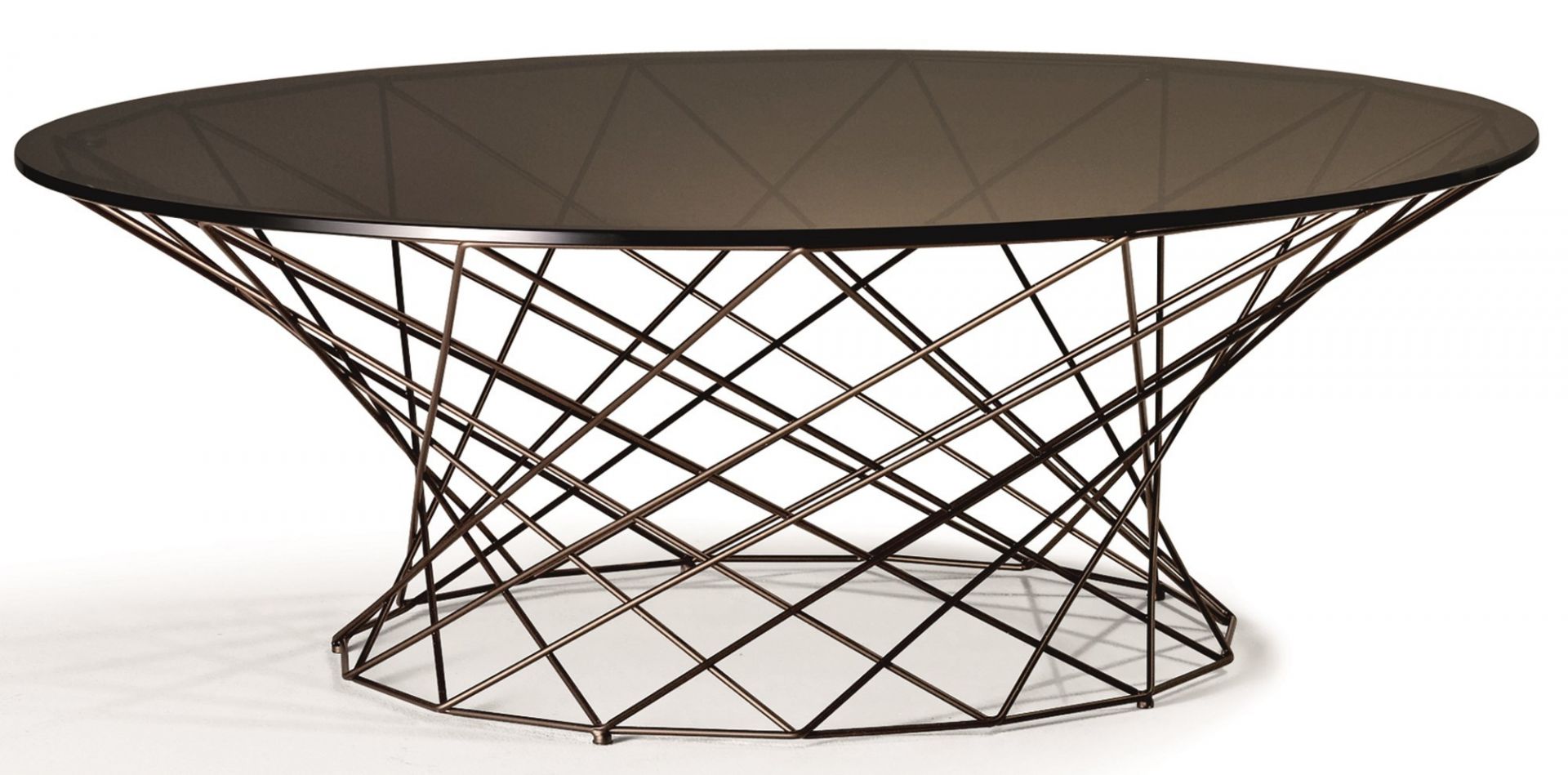 Oota Couchtisch von Walter Knoll mit Glasplatte und filigranem Drahtgestell in Bronze.