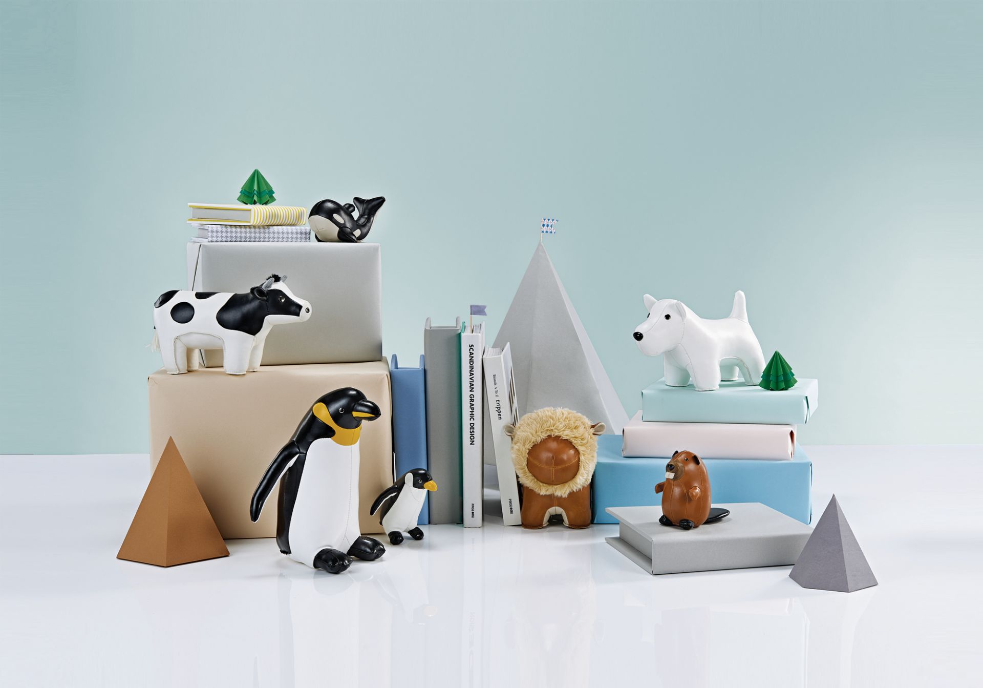 Produktfoto: Züny Briefbeschwerer Biber in Braun, dekorative Tierfiguren und Bücher als Deko.