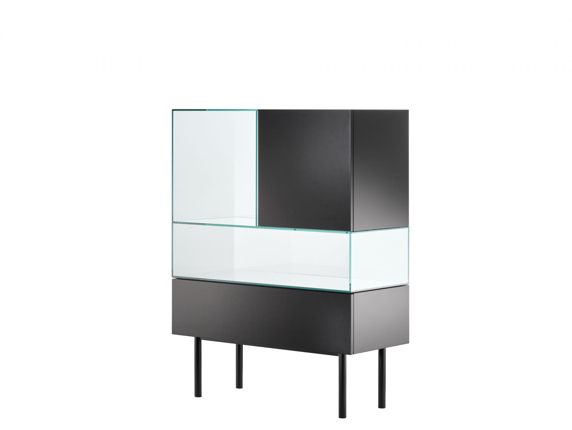 S4-2 Vitrine von Tecta: Moderne Designervitrine mit Glasfronten und schwarzem Korpus auf filigranen Füßen.