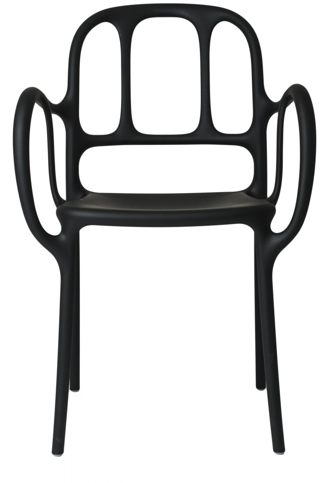 Schwarzer Milà Stuhl von Magis, moderner Designstuhl mit Armlehnen, geeignet für Innen- und Außenbereich.