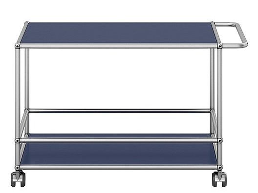USM Haller Servierwagen in Stahlblau: Moderner Barwagen mit zwei Ablageflächen und Rollen für flexible Nutzung.