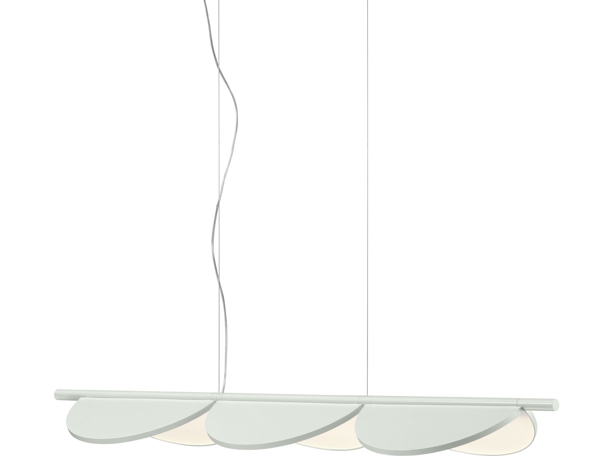 Almendra Linear Pendelleuchte in Off-White: Moderne Hängeleuchte mit linearem Design und sanftem Licht.