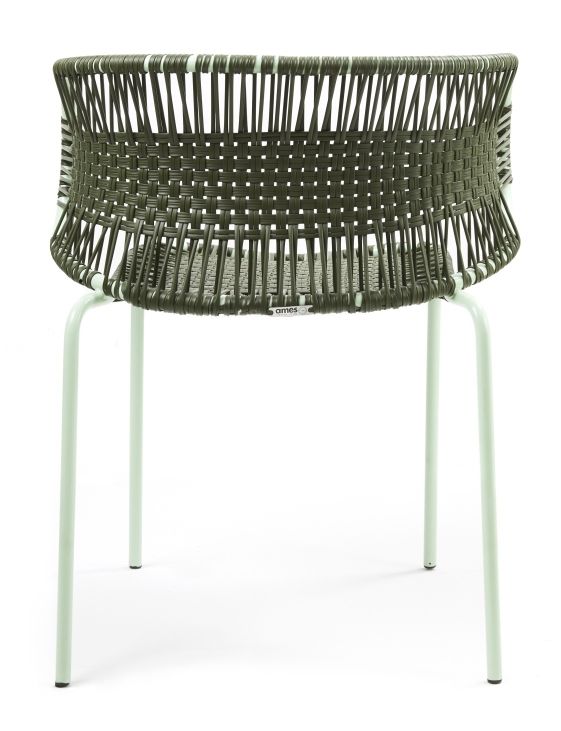 Rückansicht des Cielo Armlehnstuhls in Olivgrün und Pastellgrün, ideal für den Außenbereich.