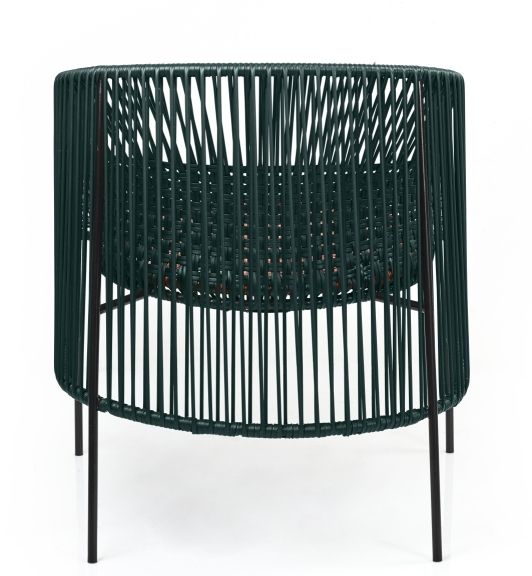 Caribe Chic Lounge Chair: Moosgrüner Outdoor Sessel mit Kupfer-Akzenten und schwarzem Gestell.