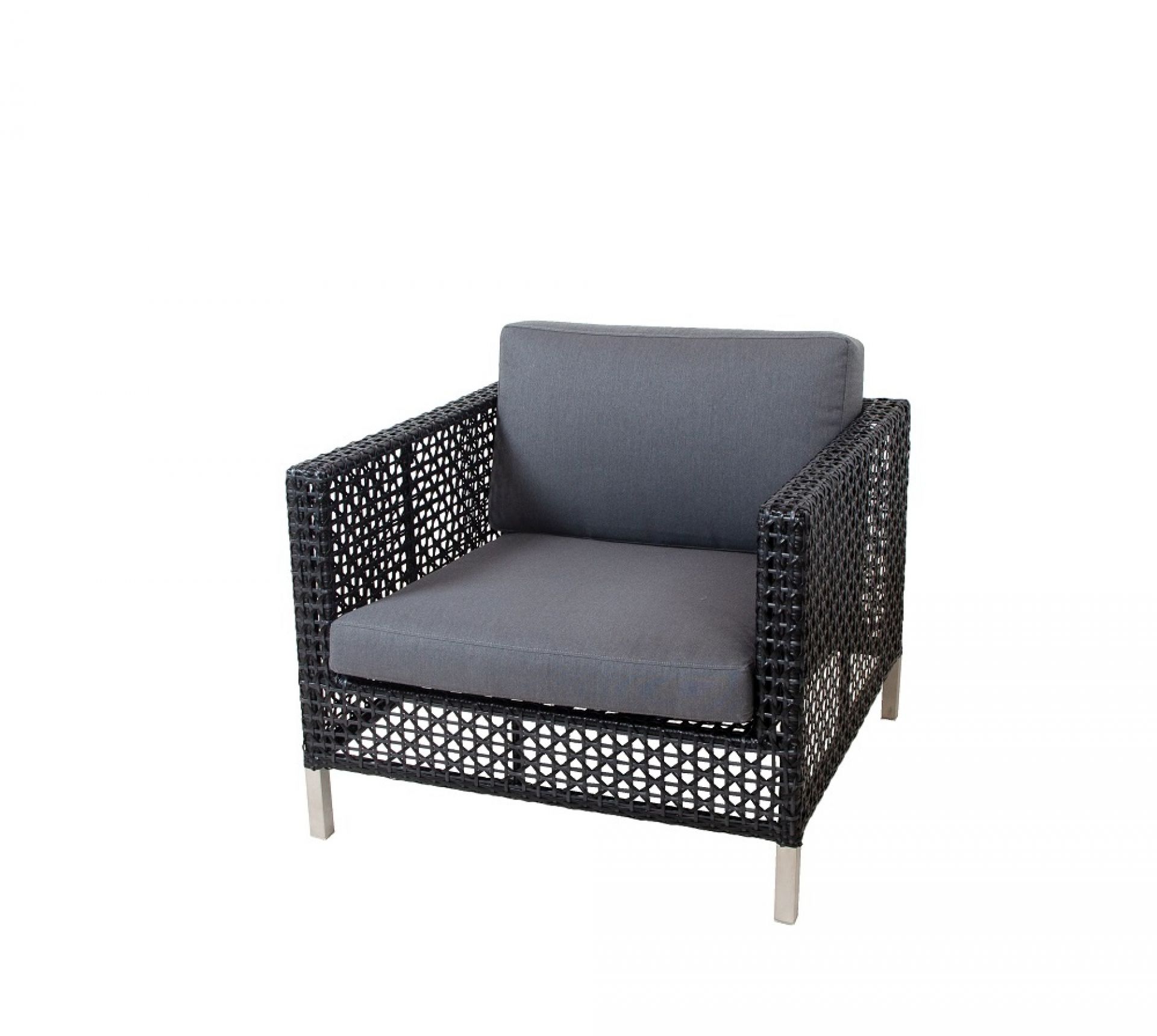 Cane-Line Connect Loungesessel mit grauen Kissen, Rattan-Optik und silbernen Füßen für den Außenbereich.