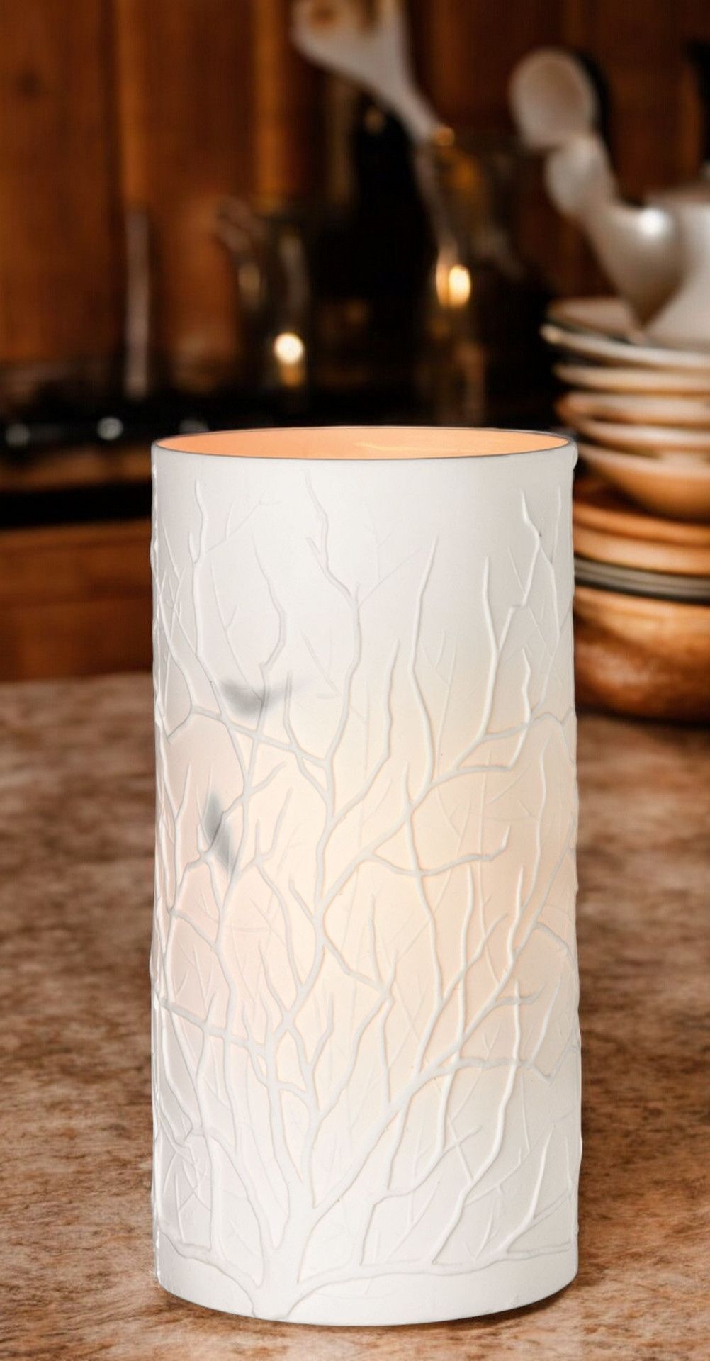 Zylinderleuchte mit Zweige-Muster, weiße Lampe für stimmungsvolle Beleuchtung im Wohnzimmer, EINZELSTÜCK der Zuhause Kollektion.