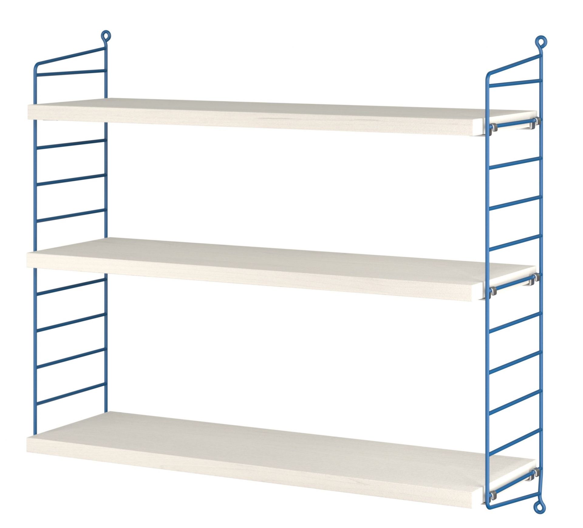 String Pocket Regal mit drei Regalböden und blauen Seitenteilen. Modernes Wandregal für Wohnzimmer und Büro.