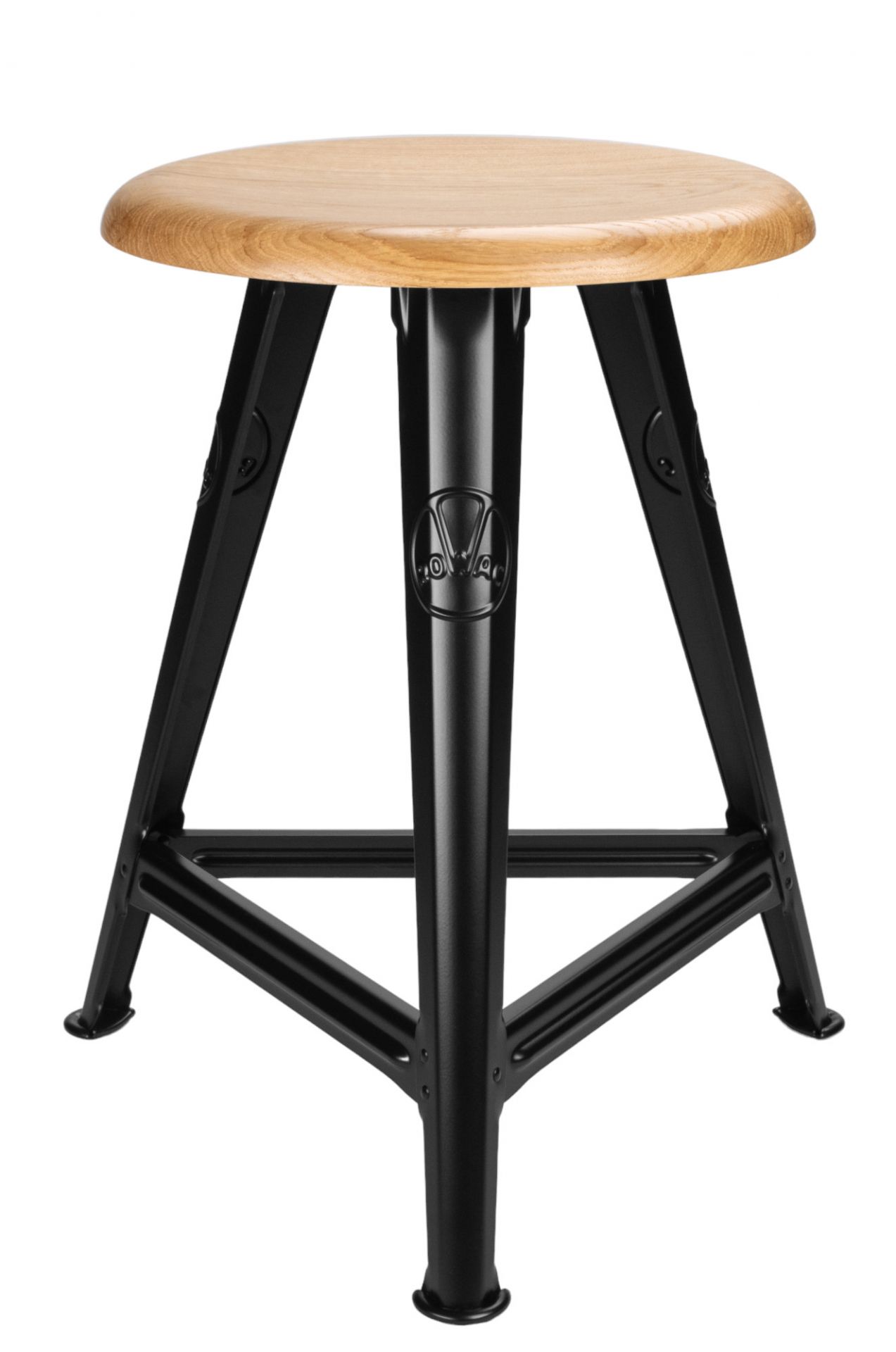 Bild eines Rowac Hockers, Modell I, 50 cm hoch, mit Holz-Sitzfläche und schwarzem Metallgestell.