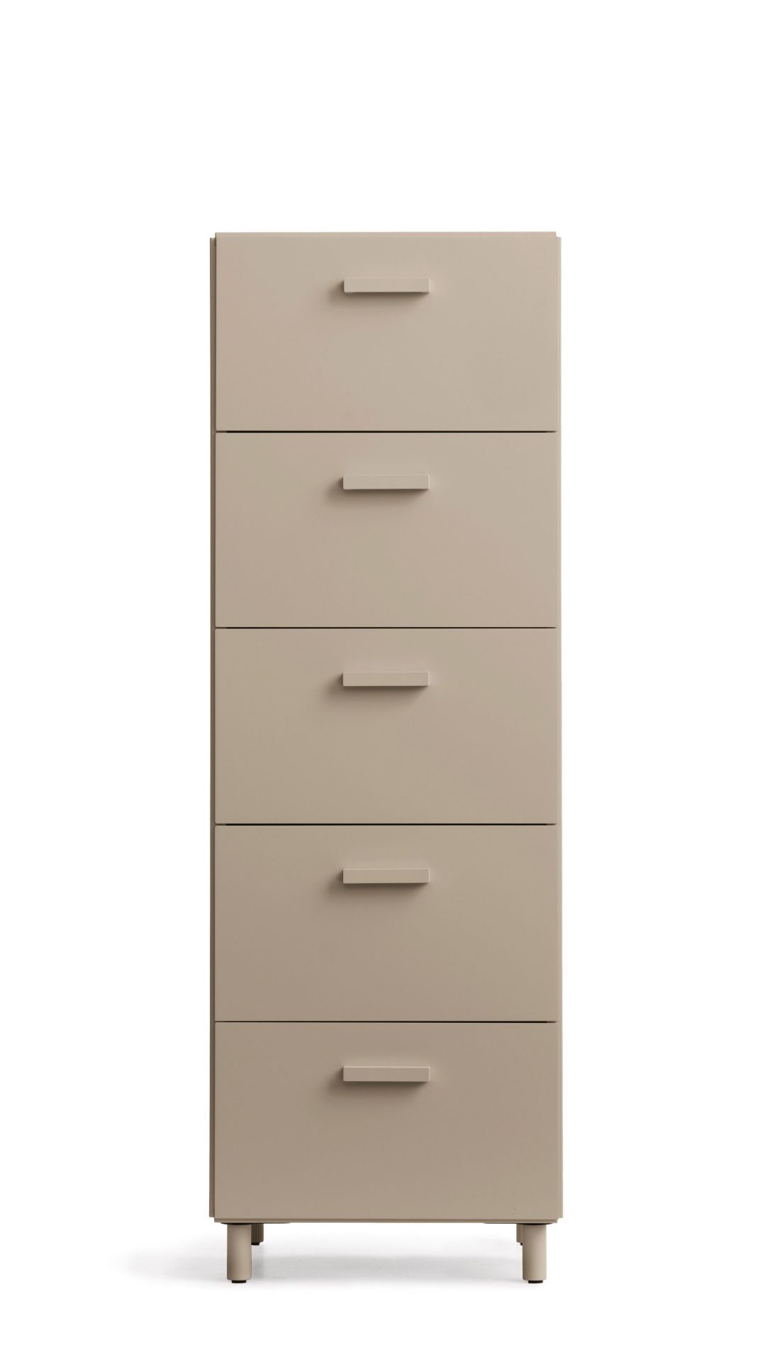 Beige Relief Kommode von String Furniture mit fünf Schubladen und Beinen.