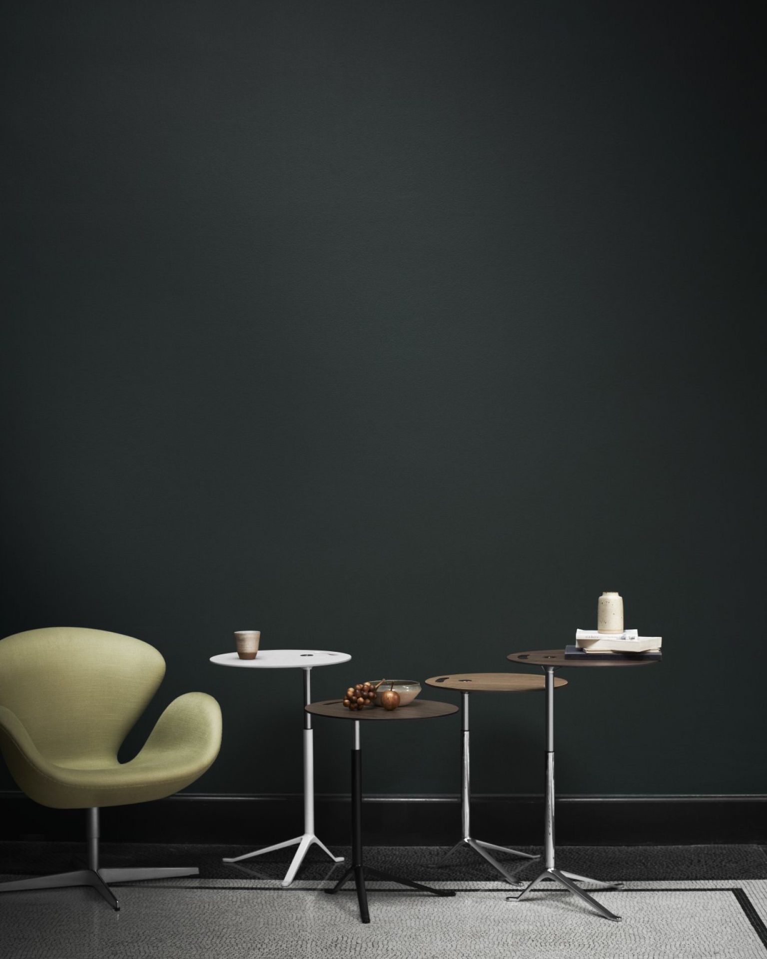 Little Friend Beistelltische von Fritz Hansen mit Höhenverstellung in verschiedenen Ausführungen und Farben.