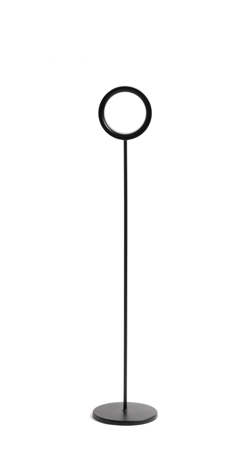 Schwarze Lost Stehleuchte von Magis mit runder Form und minimalistischem Design. Stehlampe für Wohnzimmer.