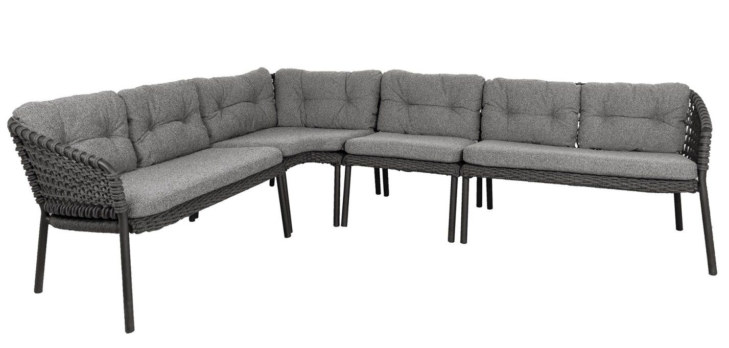 Ocean Outdoor Sofa, 2-Sitzer Modul links von Cane-Line mit dunkelgrauen Kissen für Garten und Terrasse.