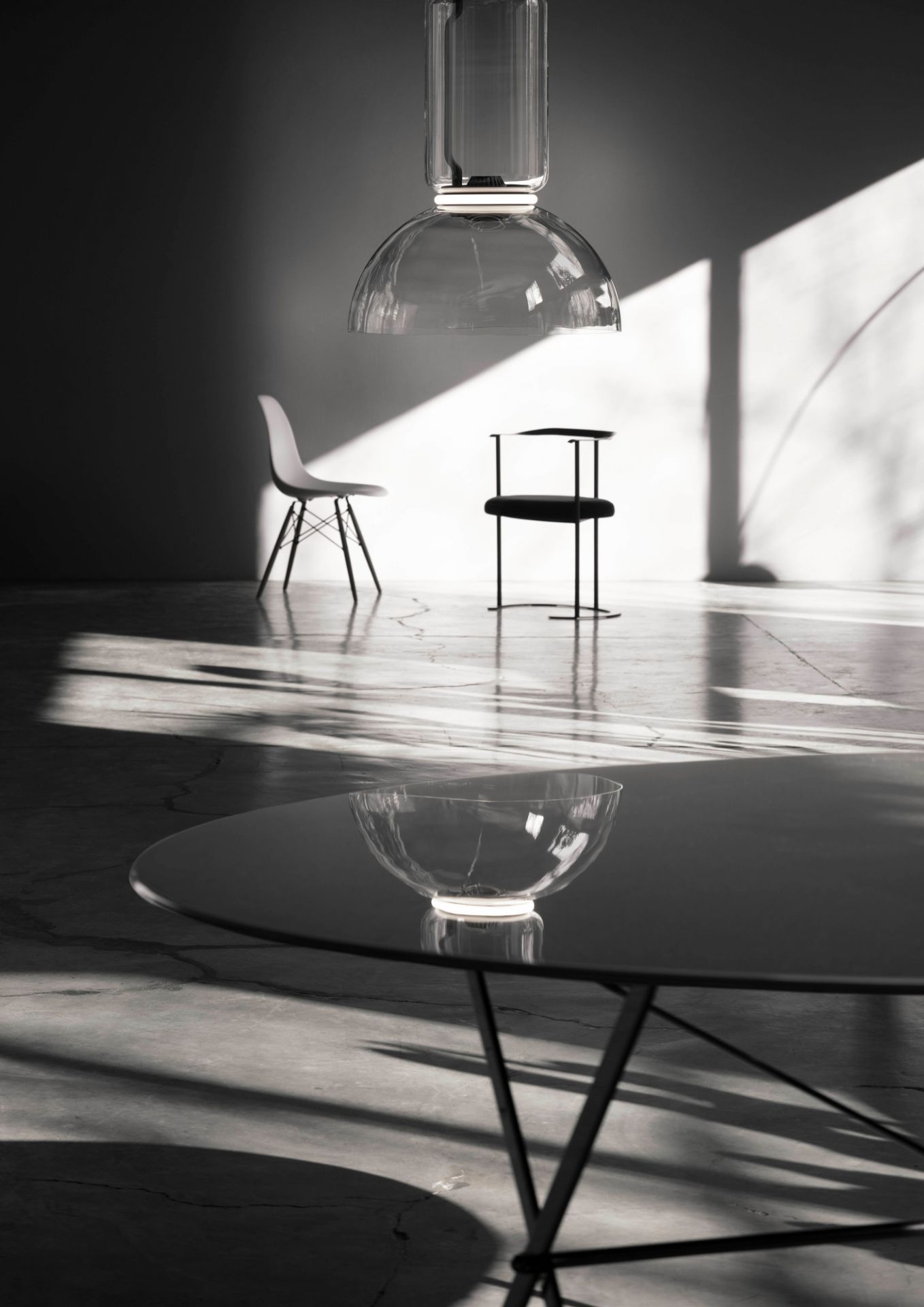 Noctambule Pendelleuchte: Moderne Glas Hängelampe von Flos, elegantes Design für Wohnzimmer und Esszimmer.