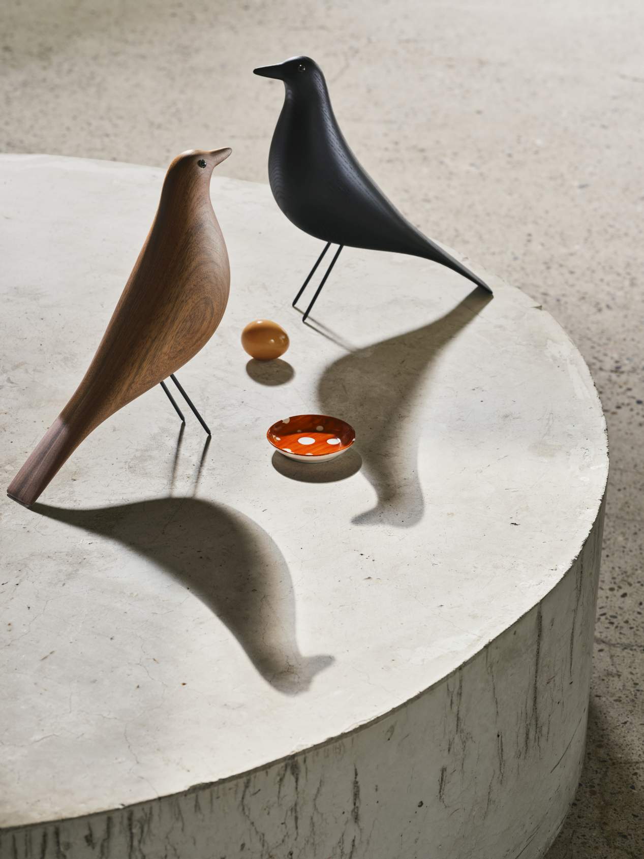 Eames House Bird Skulptur Nussbaum Vitra